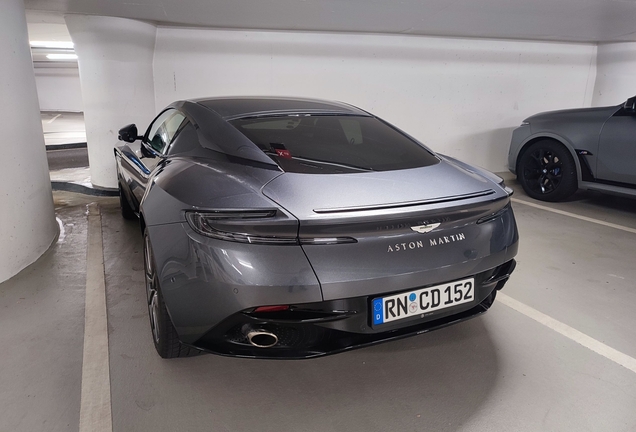 Aston Martin DB11 AMR