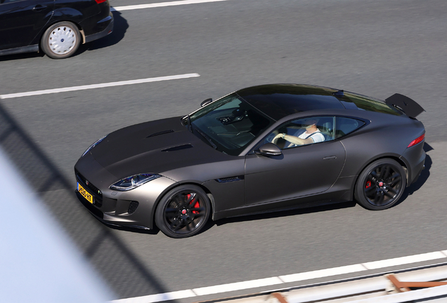 Jaguar F-TYPE R Coupé