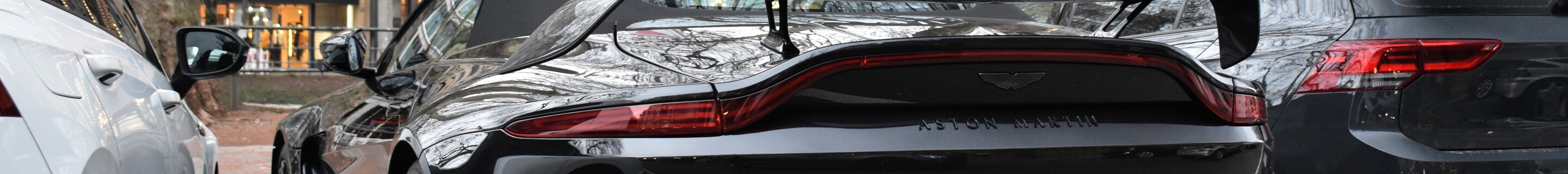 Aston Martin V12 Vantage Roadster 2023