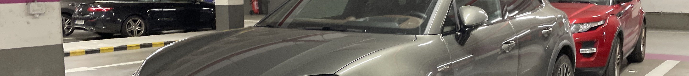 Porsche Macan EV Turbo