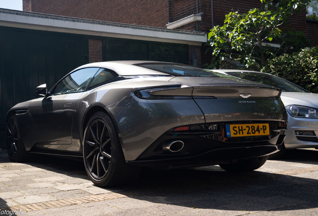 Aston Martin DB11 V8