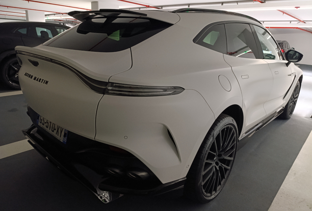Aston Martin DBX707