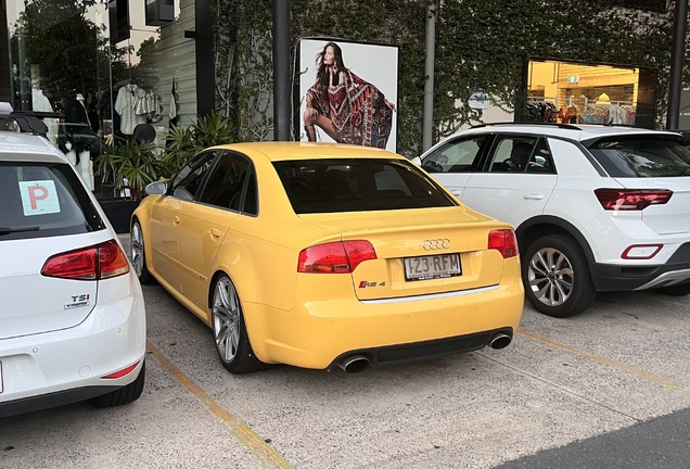 Audi RS4 Sedan