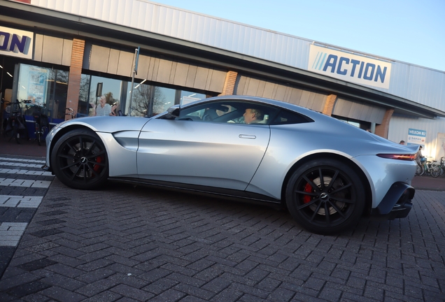 Aston Martin V8 Vantage 2018