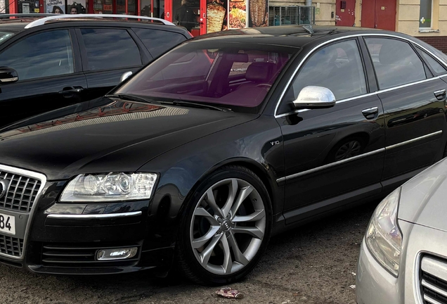 Audi S8 D3