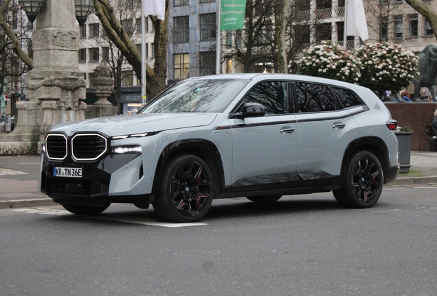 BMW XM G09 Label Red