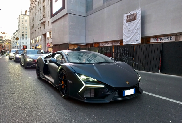 Lamborghini Revuelto