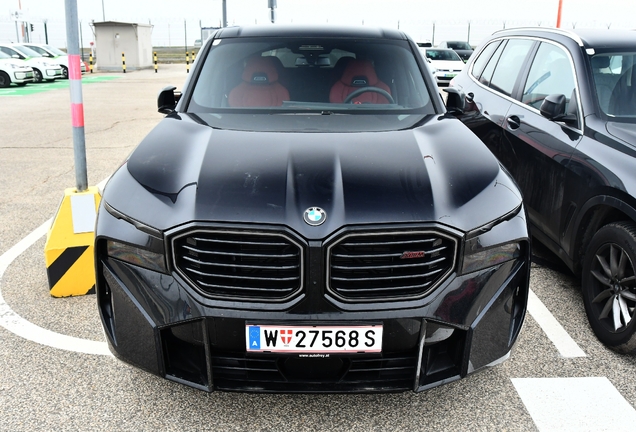 BMW XM G09 Label Red