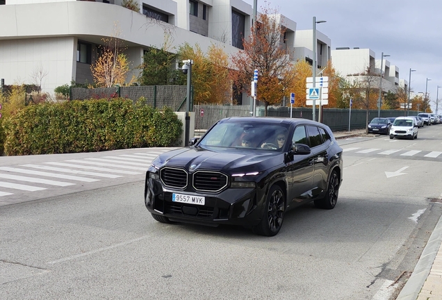 BMW XM G09 Label Red