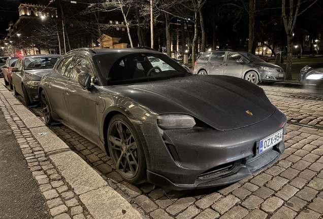 Porsche Taycan Turbo S Cross Turismo