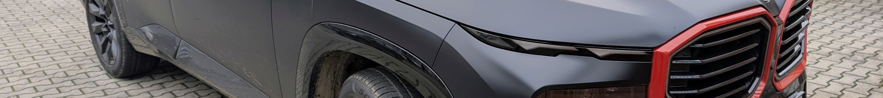 BMW XM G09 Label Red