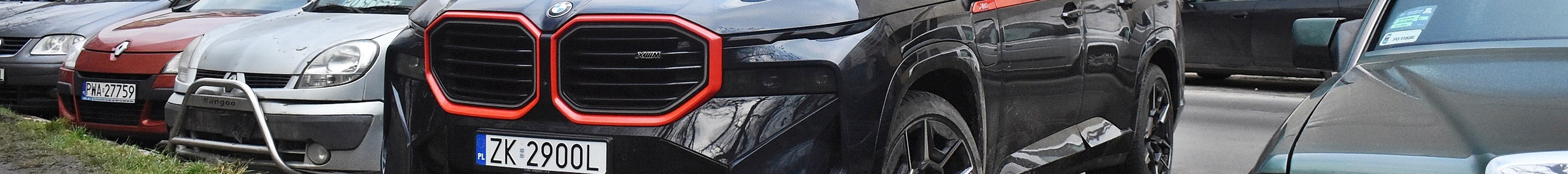 BMW XM G09 Label Red