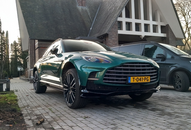 Aston Martin DBX707