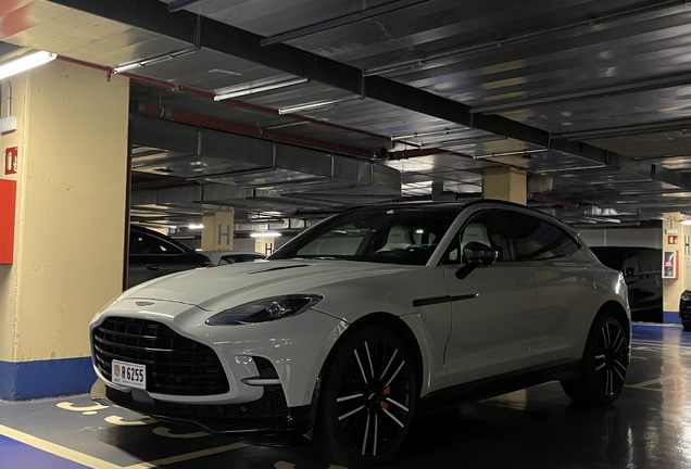 Aston Martin DBX707
