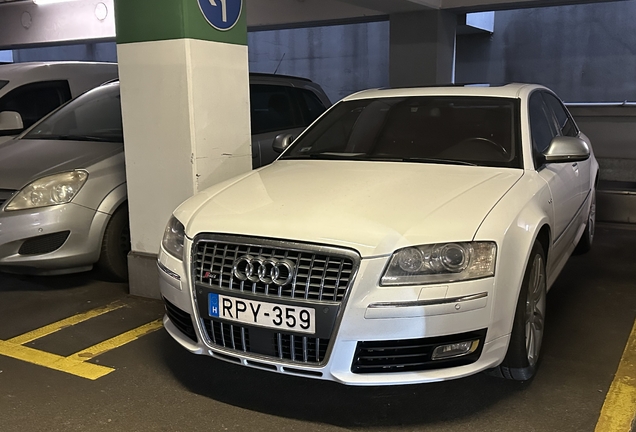 Audi S8 D3