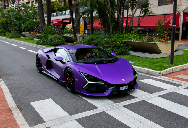 Lamborghini Revuelto