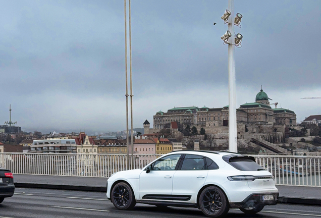 Porsche 95B Macan GTS MkIII