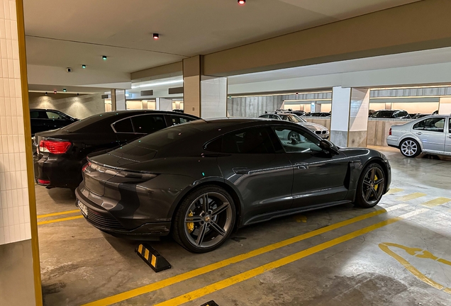 Porsche Taycan Turbo
