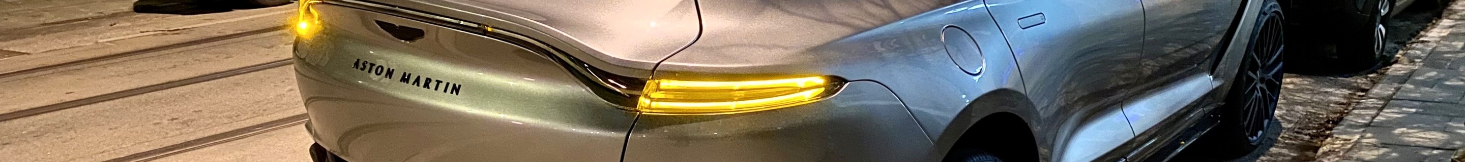 Aston Martin DBX707