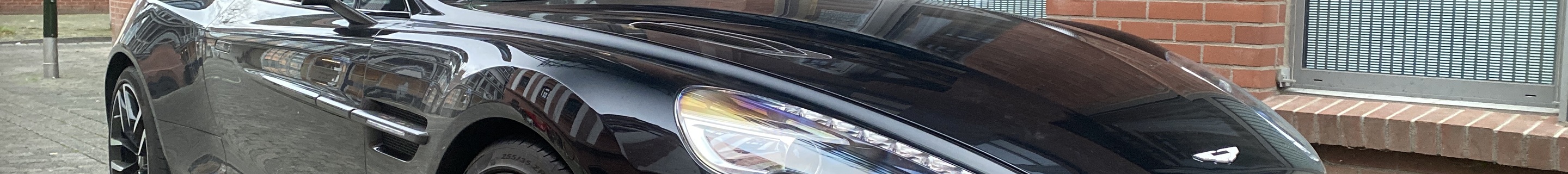 Aston Martin Vanquish S 2017 Ultimate Edition