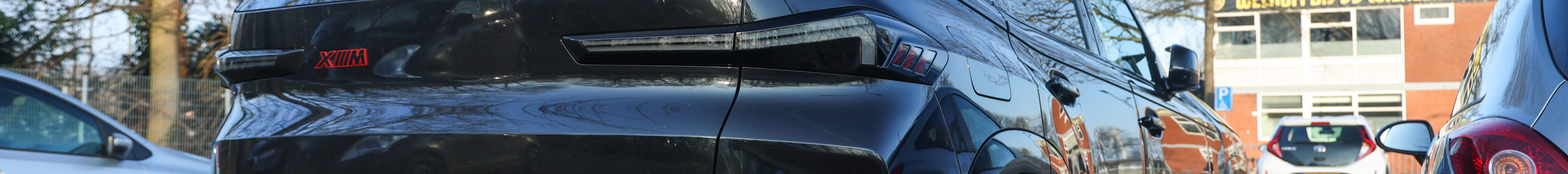 BMW XM G09 Label Red