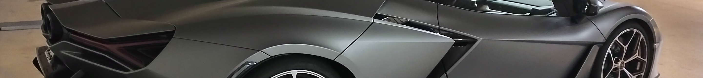 Lamborghini Revuelto