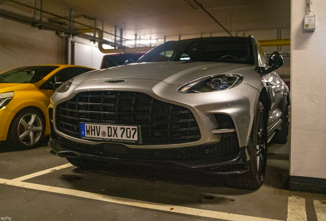 Aston Martin DBX707