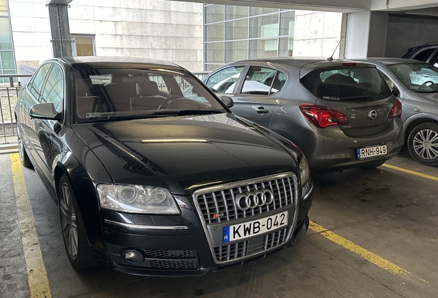Audi S8 D3