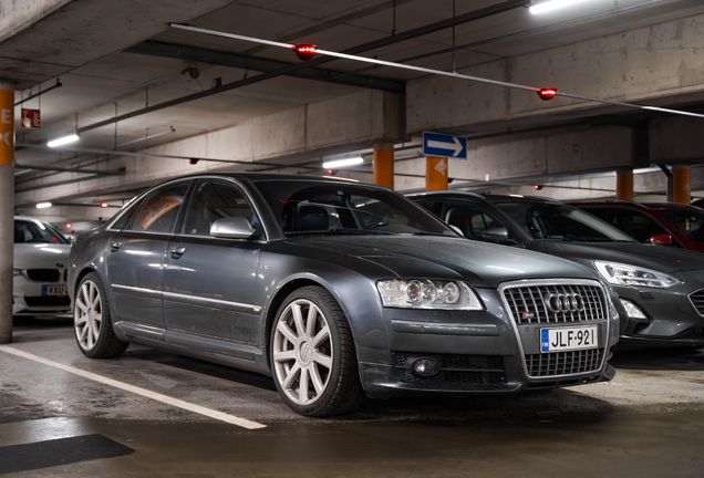 Audi S8 D3