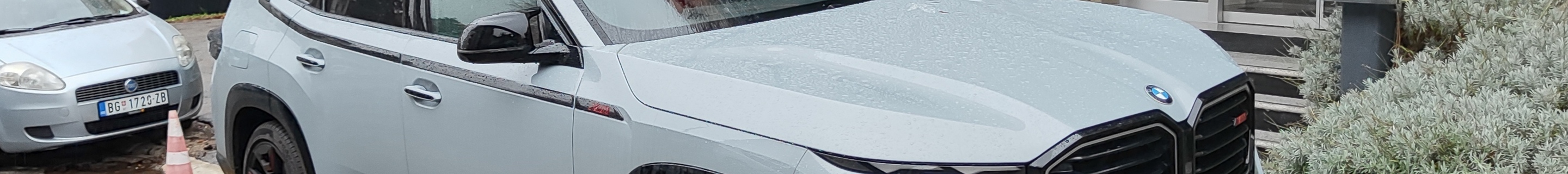 BMW XM G09 Label Red