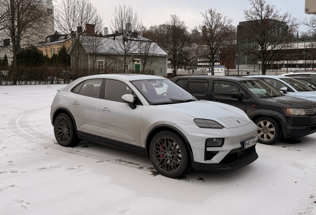 Porsche Macan EV Turbo