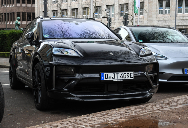 Porsche Macan EV Turbo