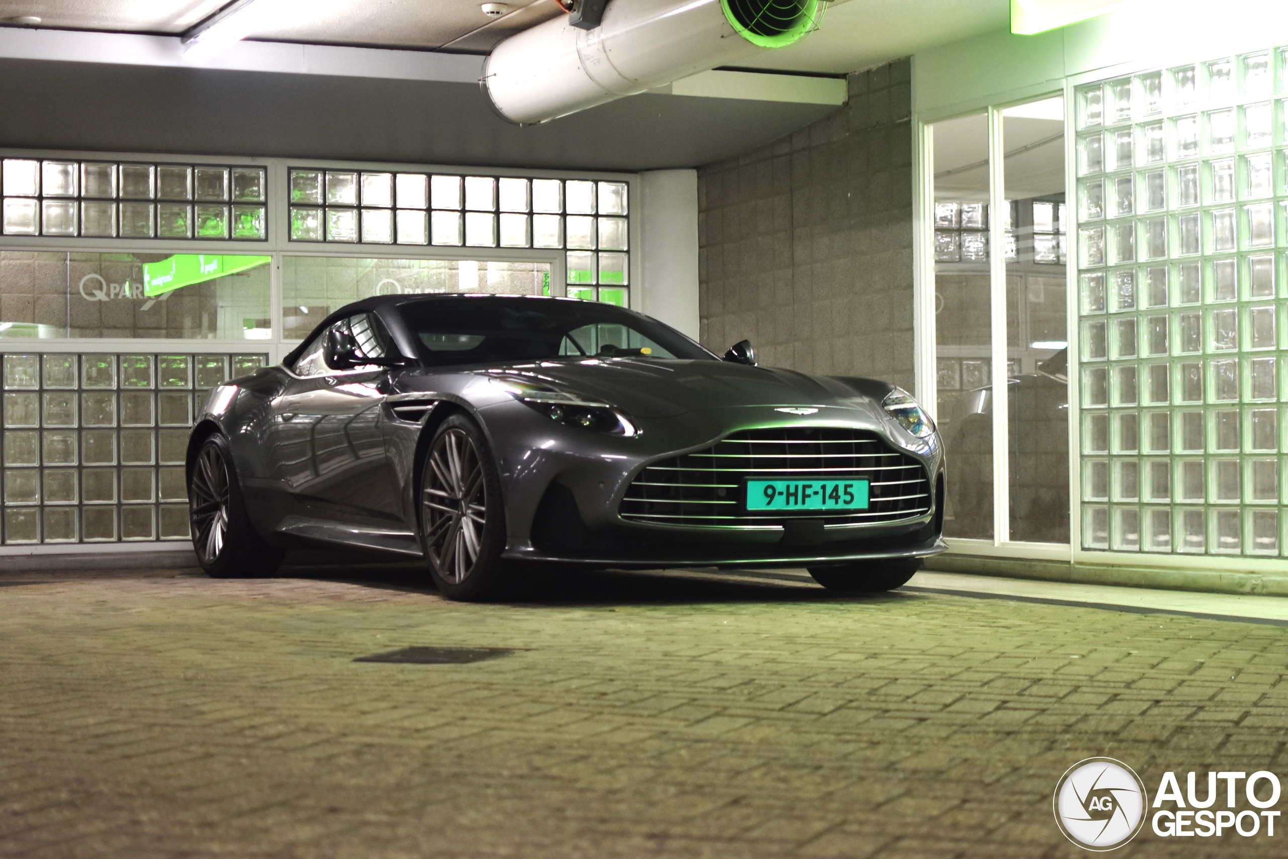 Aston Martin DB12 Volante