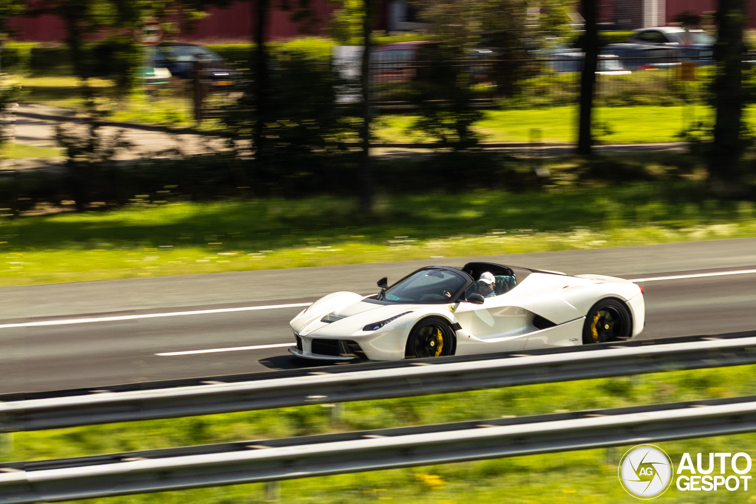 Ferrari LaFerrari Aperta