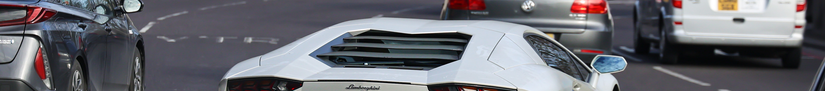 Lamborghini Aventador LP700-4