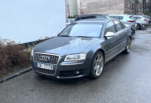 Audi S8 D3
