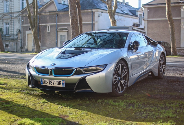 BMW i8