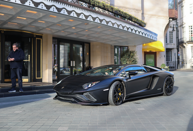 Lamborghini Aventador S LP740-4 Roadster