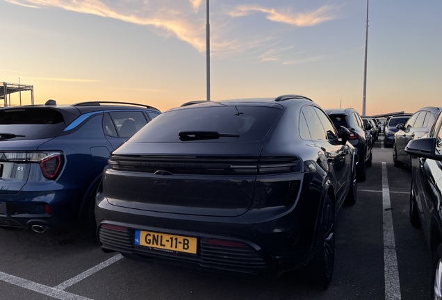 Porsche Macan EV Turbo