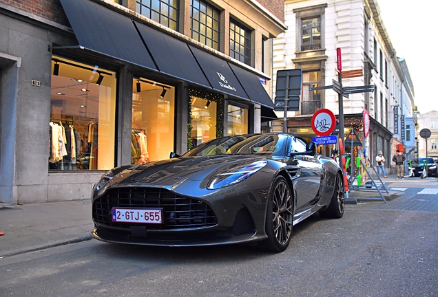 Aston Martin DB12 Volante