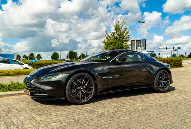 Aston Martin V8 Vantage 2018