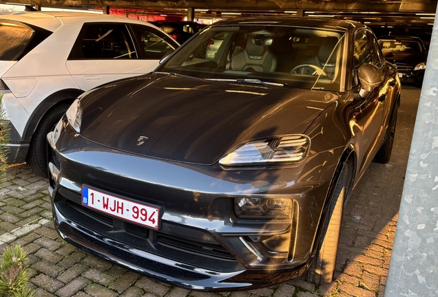 Porsche Macan EV Turbo