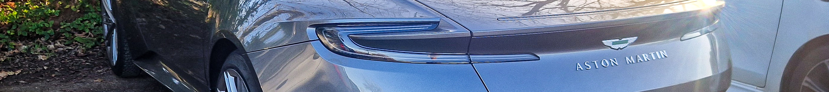 Aston Martin DB12 Volante