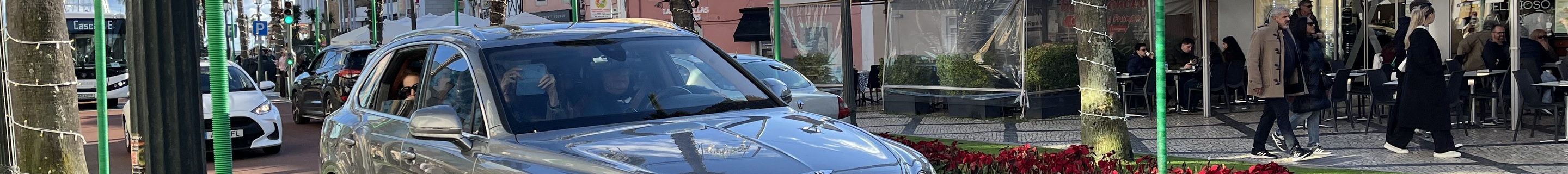 Bentley Bentayga Hybrid 2021