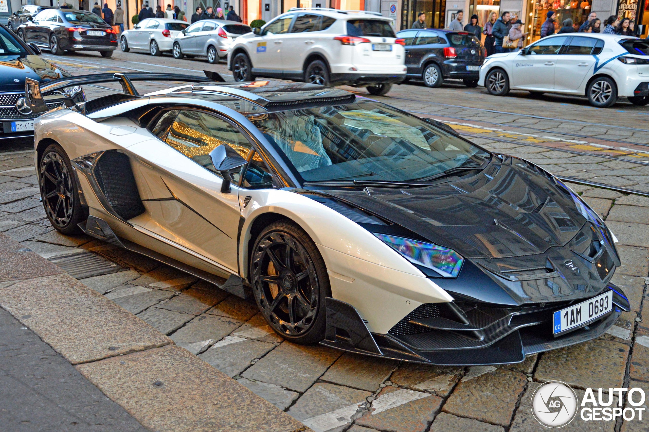 Aan deze creatie is een Aventador Ultimae opgeofferd