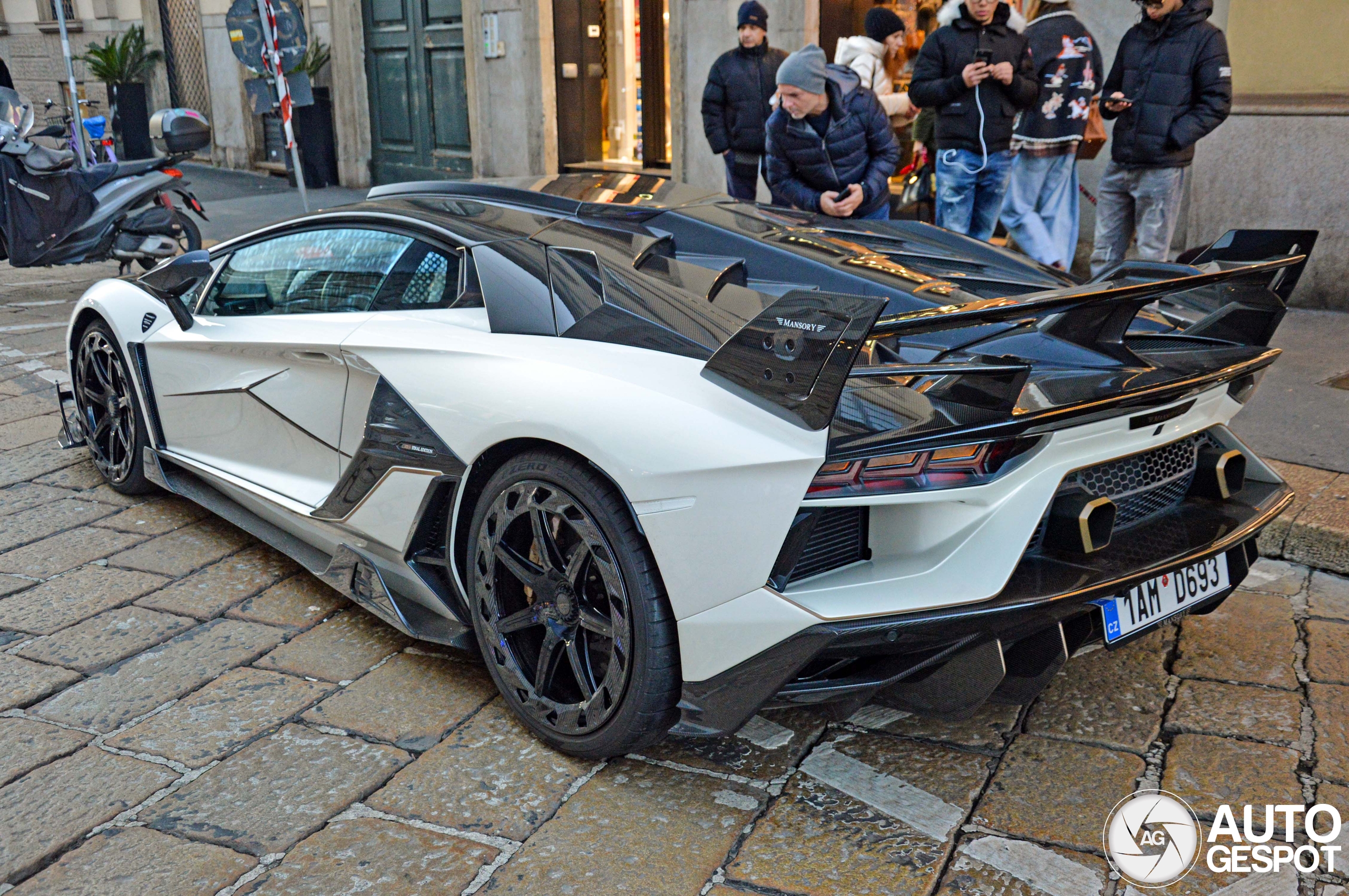 Aan deze creatie is een Aventador Ultimae opgeofferd