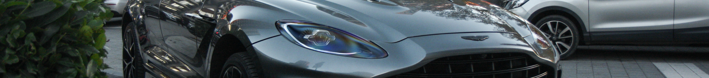 Aston Martin DBX707