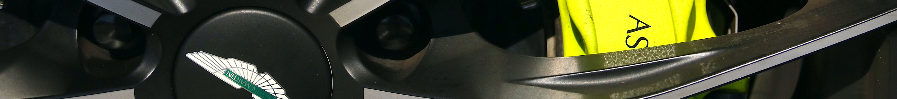 Aston Martin V8 Vantage Formula 1 Edition Roadster