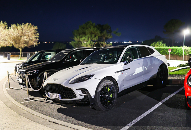 Aston Martin DBX S