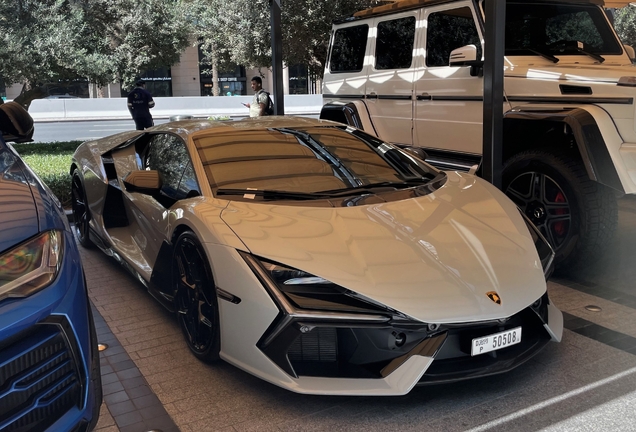 Lamborghini Revuelto
